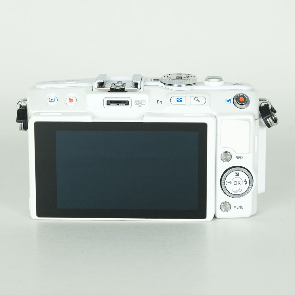 OLYMPUS PEN Lite E-PL6 ボディ ホワイト