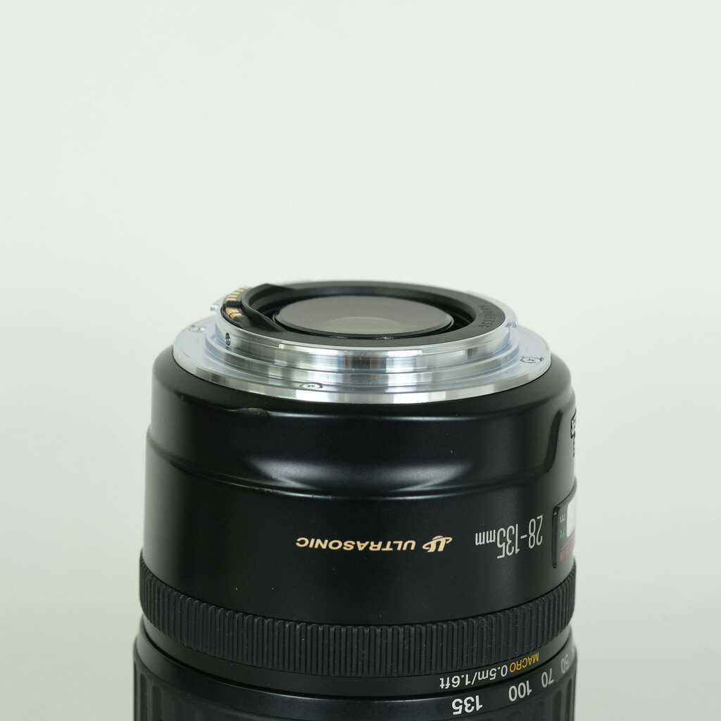 Canon EF28-135mm F3.5-5.6 IS USM
