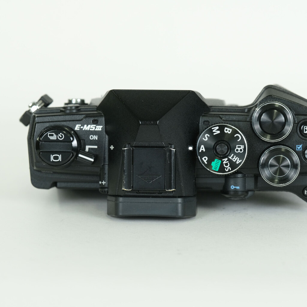 OLYMPUS OM-D E-M5 Mark III