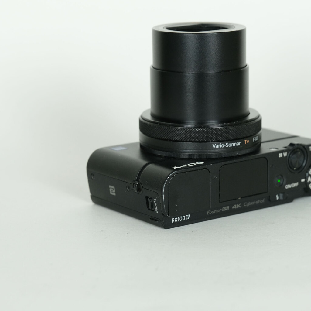SONY Cyber-shot DSC-RX100M4