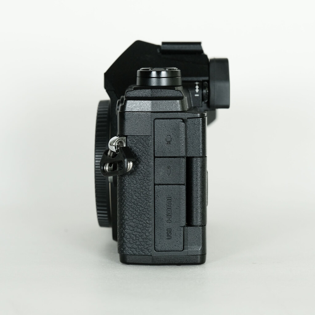 OLYMPUS OM-D E-M5 Mark III