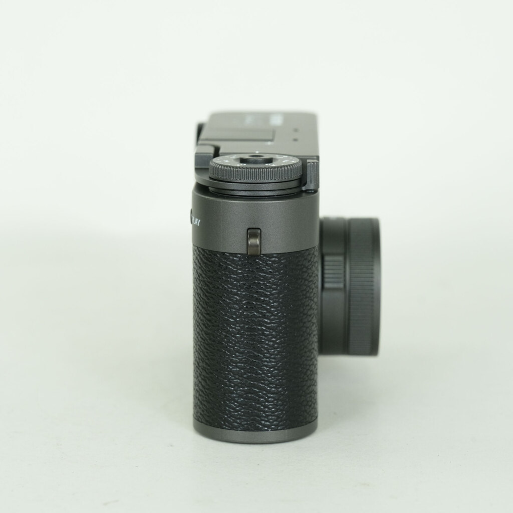 FUJIFILM X half X-HF1