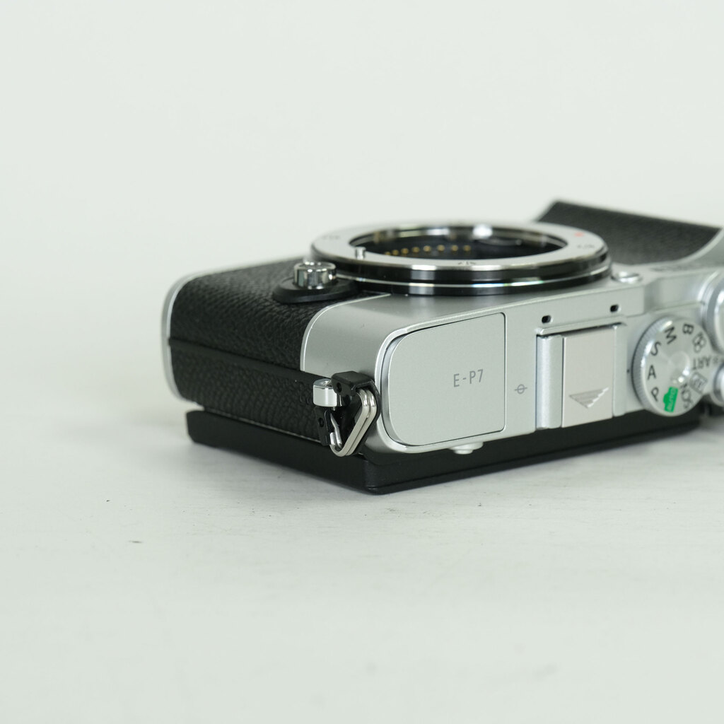 OLYMPUS PEN E-P7