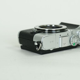 OLYMPUS PEN E-P7