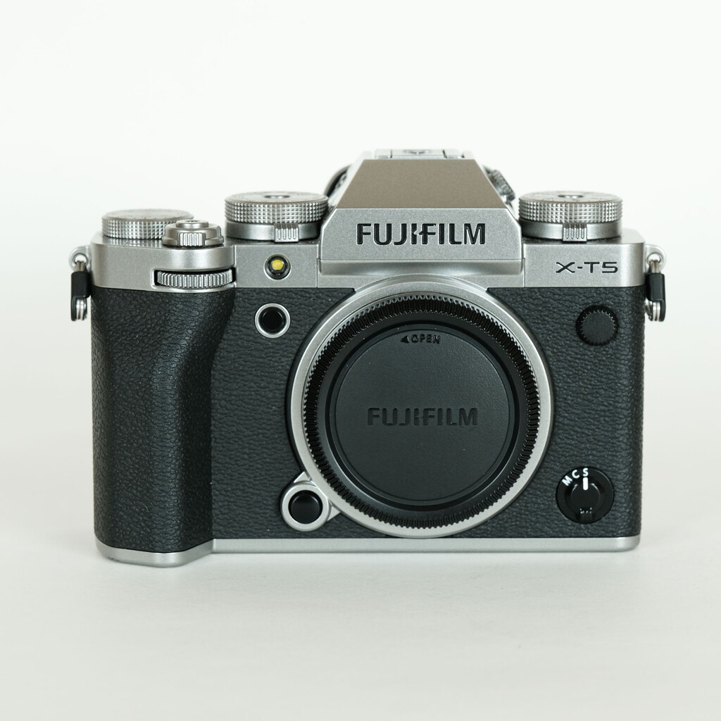 FUJIFILM X-T5