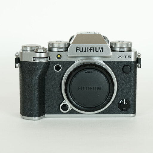 FUJIFILM X-T5