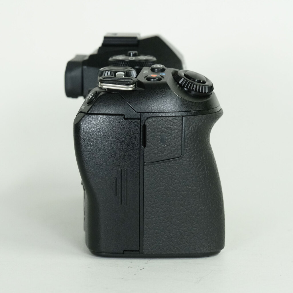 OLYMPUS OM-D E-M1 Mark II