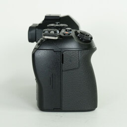 OLYMPUS OM-D E-M1 Mark II