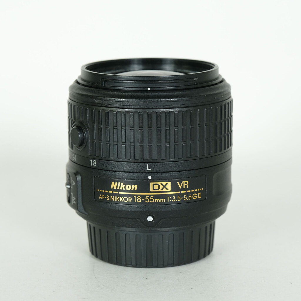Nikon AF-S DX NIKKOR 18-55mm f3.5-5.6G VR II