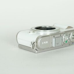 OLYMPUS PEN E-PL10