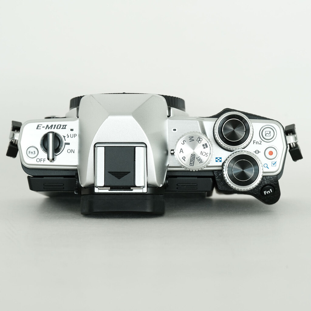 OLYMPUS OM-D E-M10 Mark II