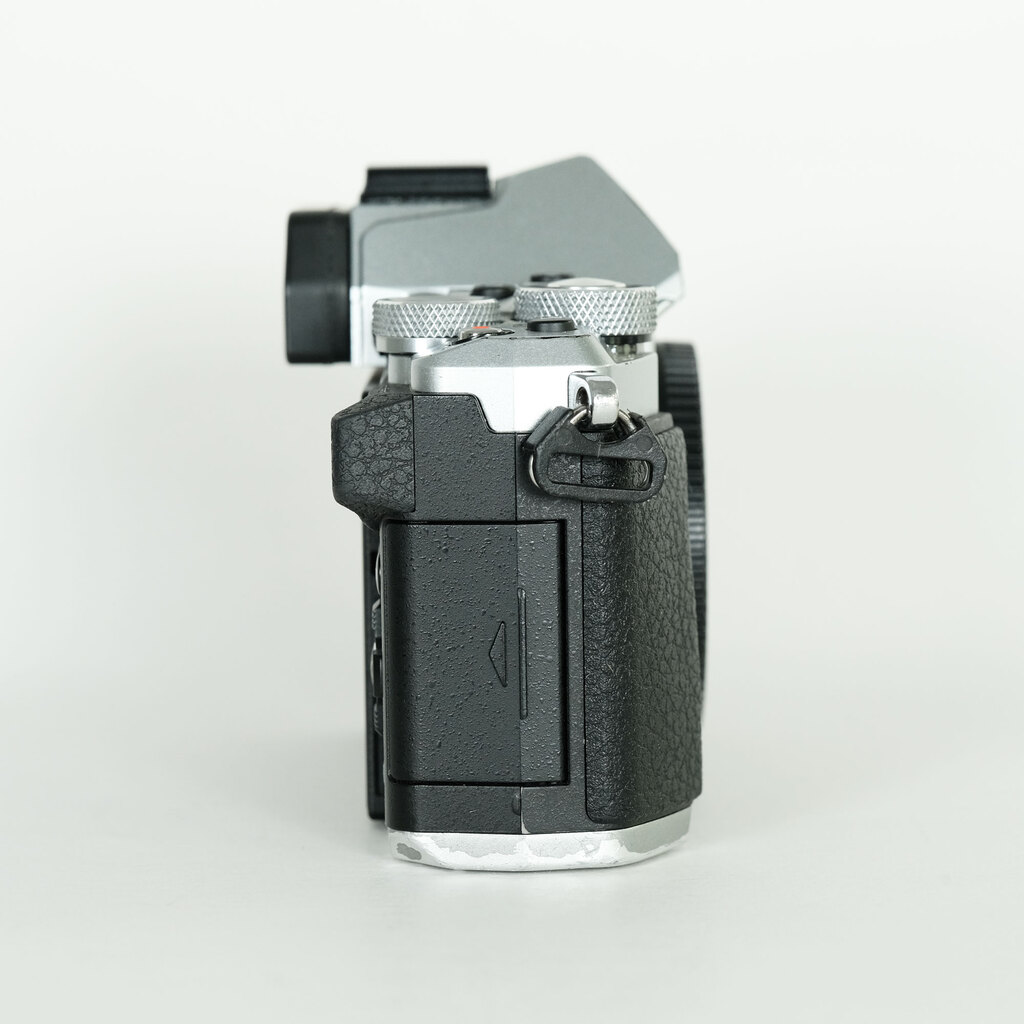 OLYMPUS OM-D E-M5 Mark II