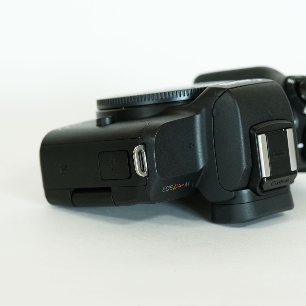 Canon EOS Kiss M