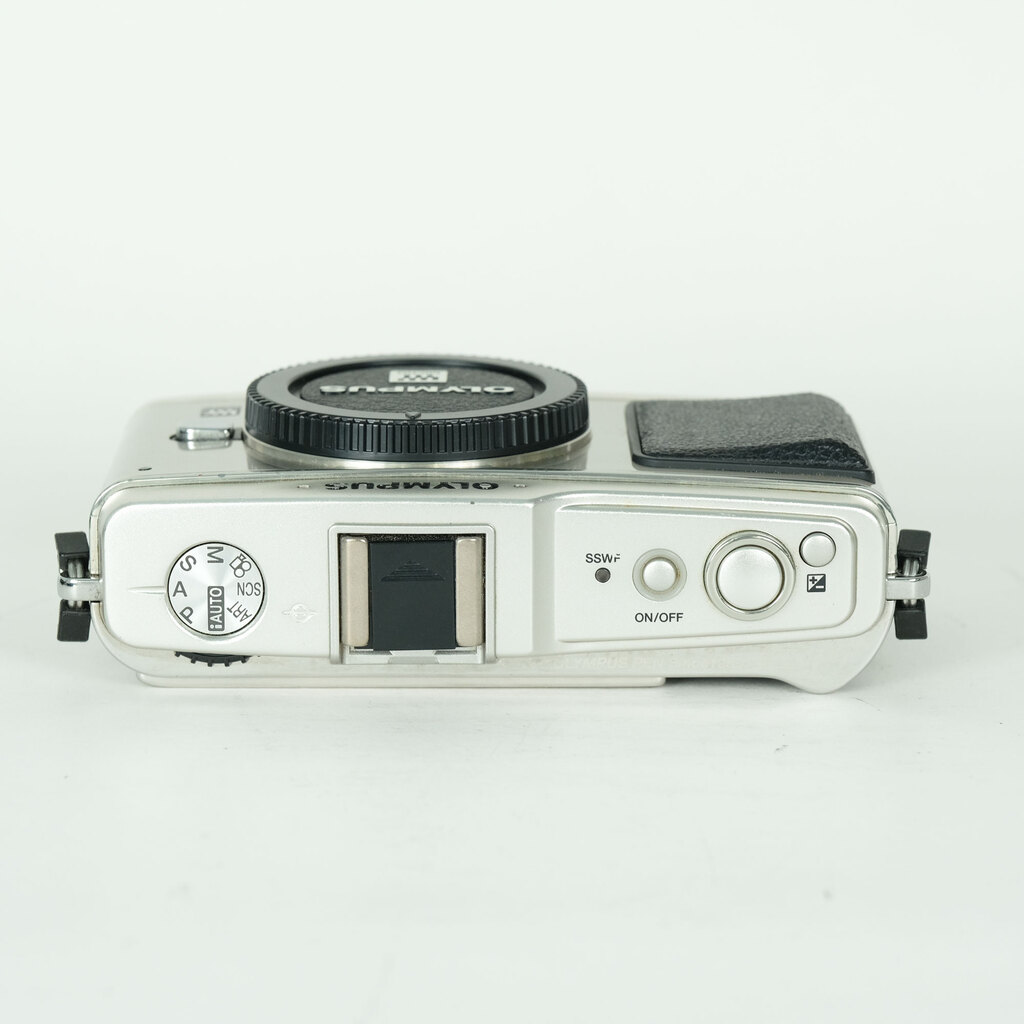 OLYMPUS PEN E-P1 ボディ シルバーの出品 | ONE SCENE（ワンシーン）