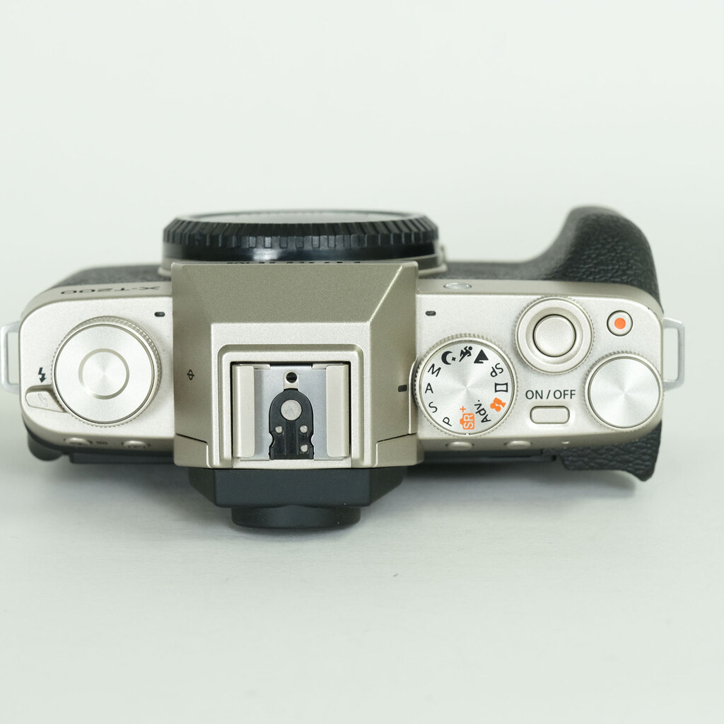 FUJIFILM X-T200 ボディ シャンパンゴールド