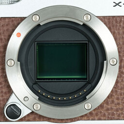 FUJIFILM X-A1 ボディ ブラウン