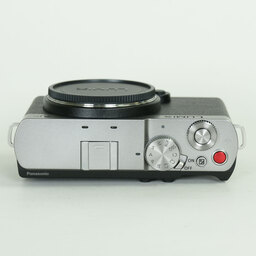 Panasonic LUMIX DC-S9 Panasonic LUMIX DC-S9