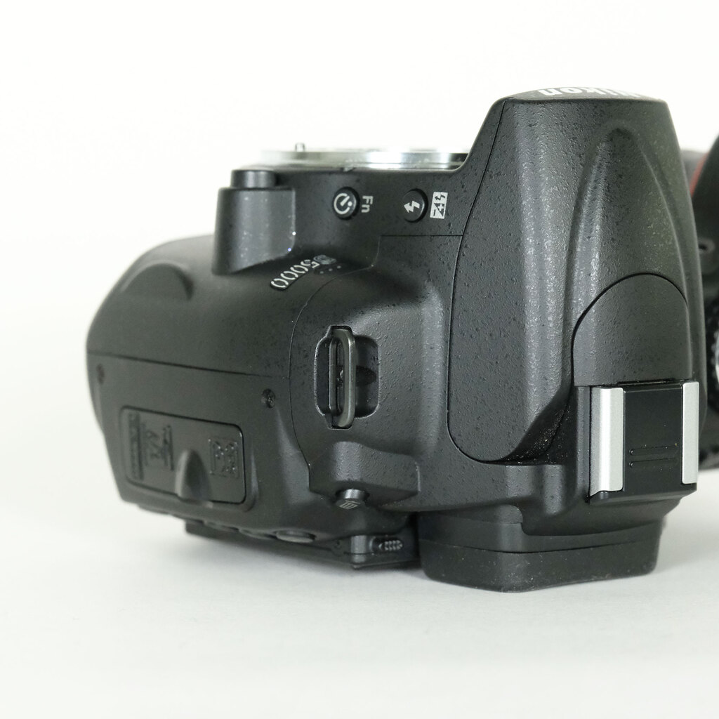 Nikon D5000 ボディ