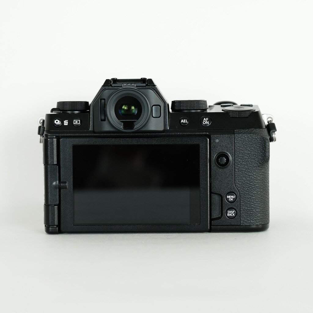 FUJIFILM X-S10