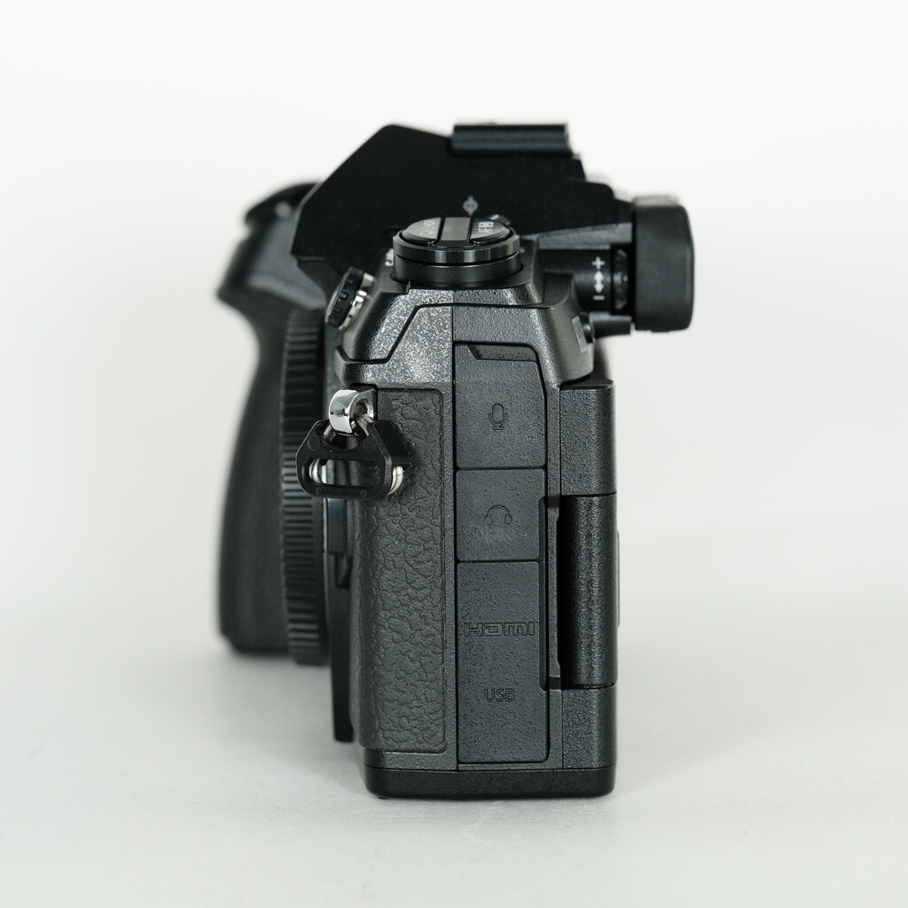 OLYMPUS OM-D E-M1 Mark II