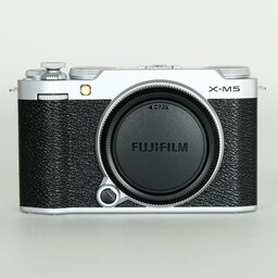 FUJIFILM X-M5