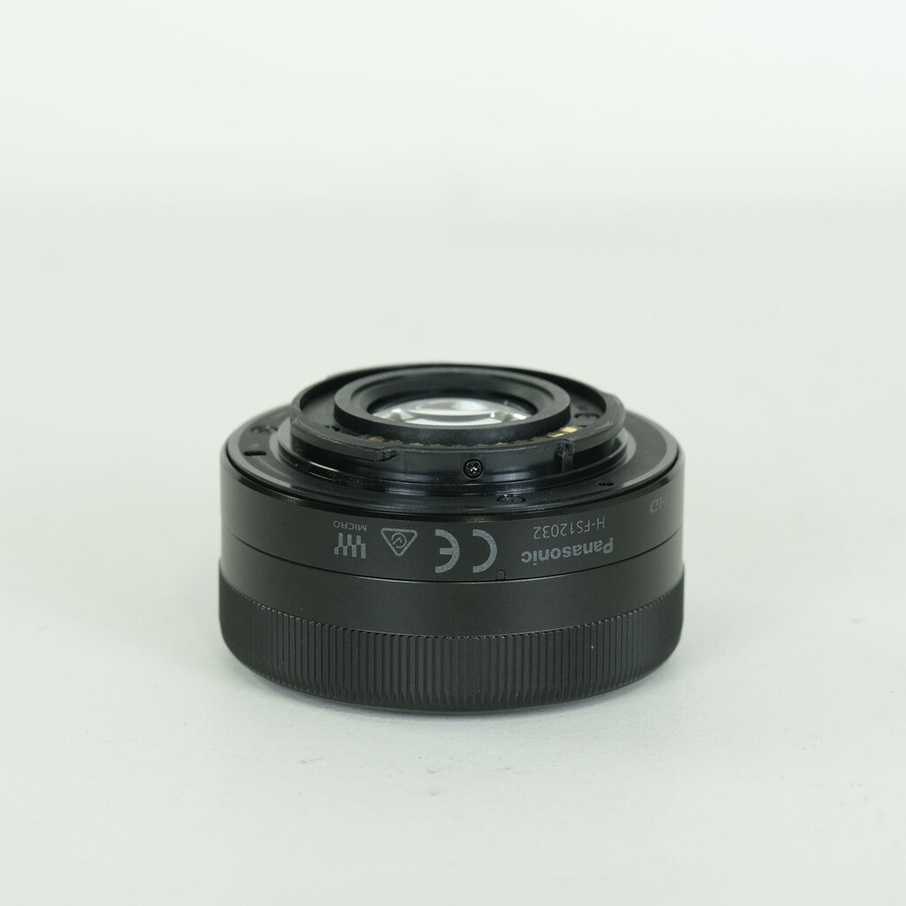 Panasonic LUMIX G VARIO 12-32mm / F3.5-5.6 ASPH. / MEGA O.I.S. Panasonic LUMIX G VARIO 12-32mm / F3.5-5.6 ASPH. / MEGA O.I.S.