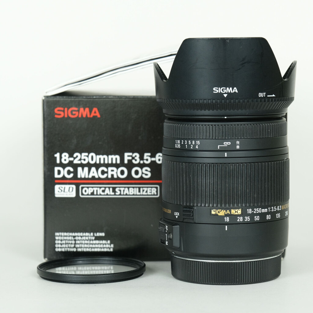 SIGMA 18-250mm F3.5-6.3 DC MACRO OS HSM (�L���m��EF�p)