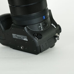 SONY Cyber-shot DSC-RX10M4