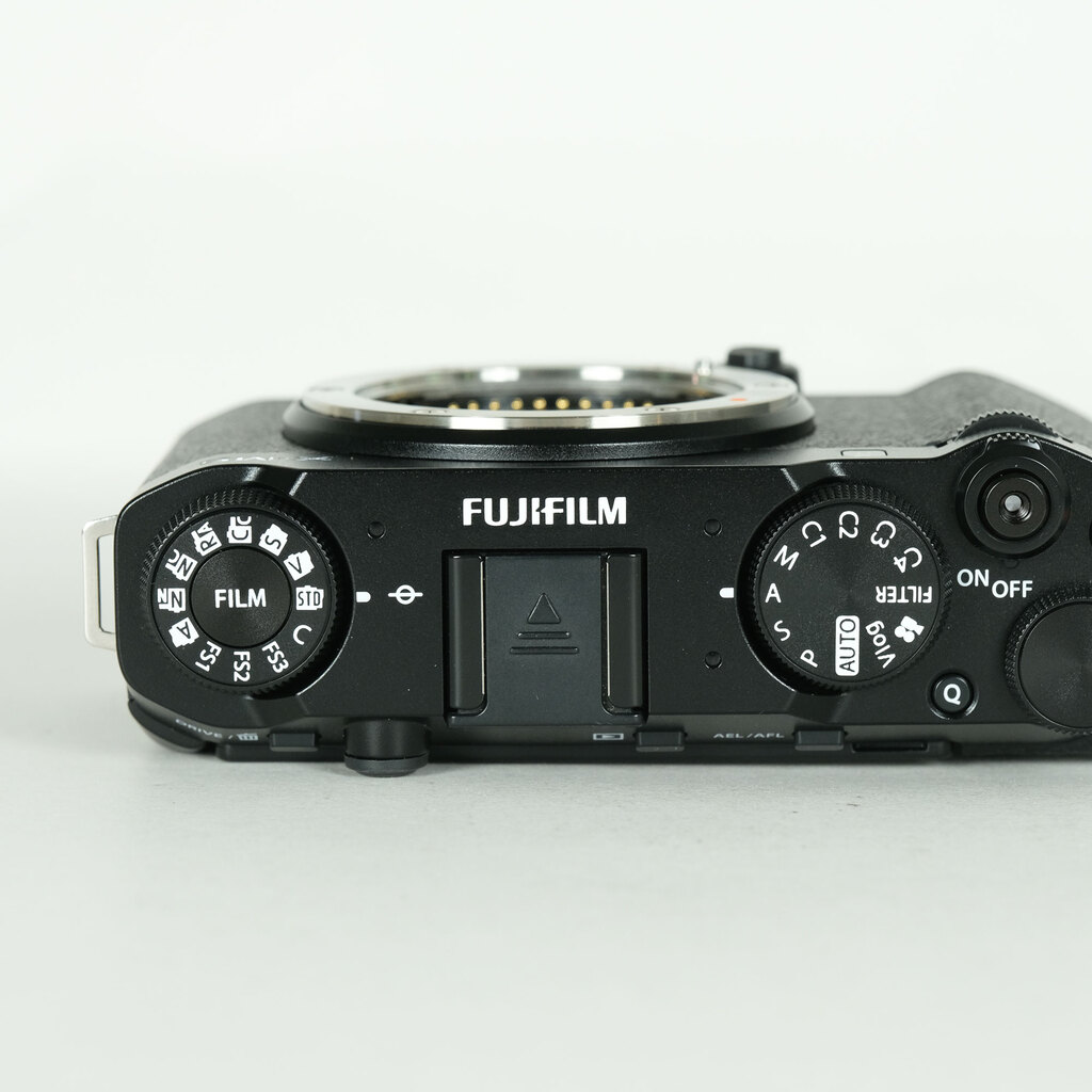 FUJIFILM X-M5