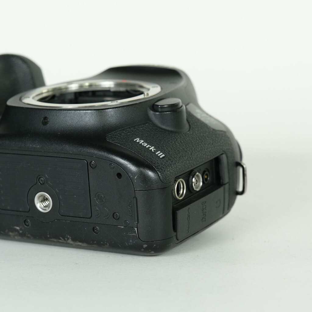 Canon EOS 5D Mark III Canon EOS 5D Mark III