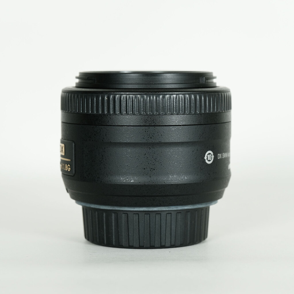 Nikon AF-S DX NIKKOR 35mm f/1.8G Nikon AF-S DX NIKKOR 35mm f/1.8G