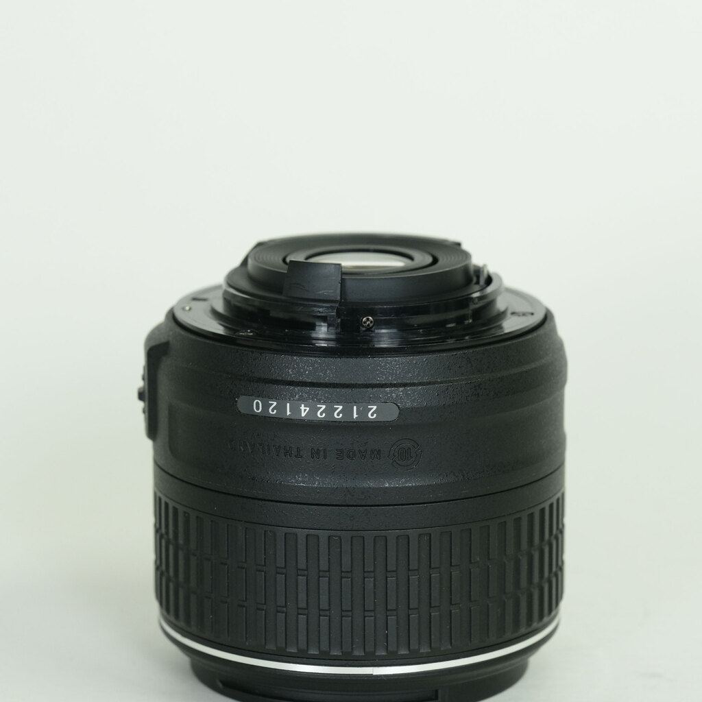 Nikon AF-S DX NIKKOR 18-55mm f3.5-5.6G VR II Nikon AF-S DX NIKKOR 18-55mm f3.5-5.6G VR II