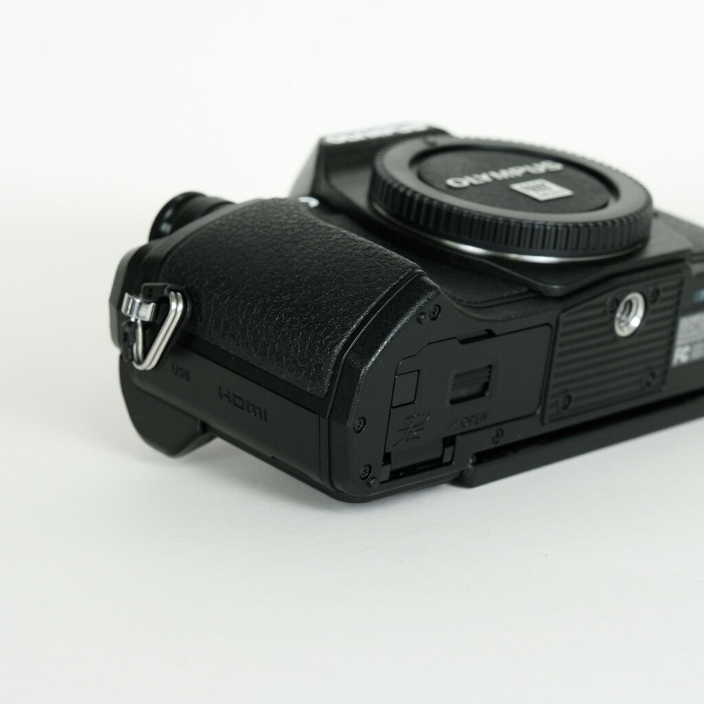 OLYMPUS OM-D E-M10 Mark III