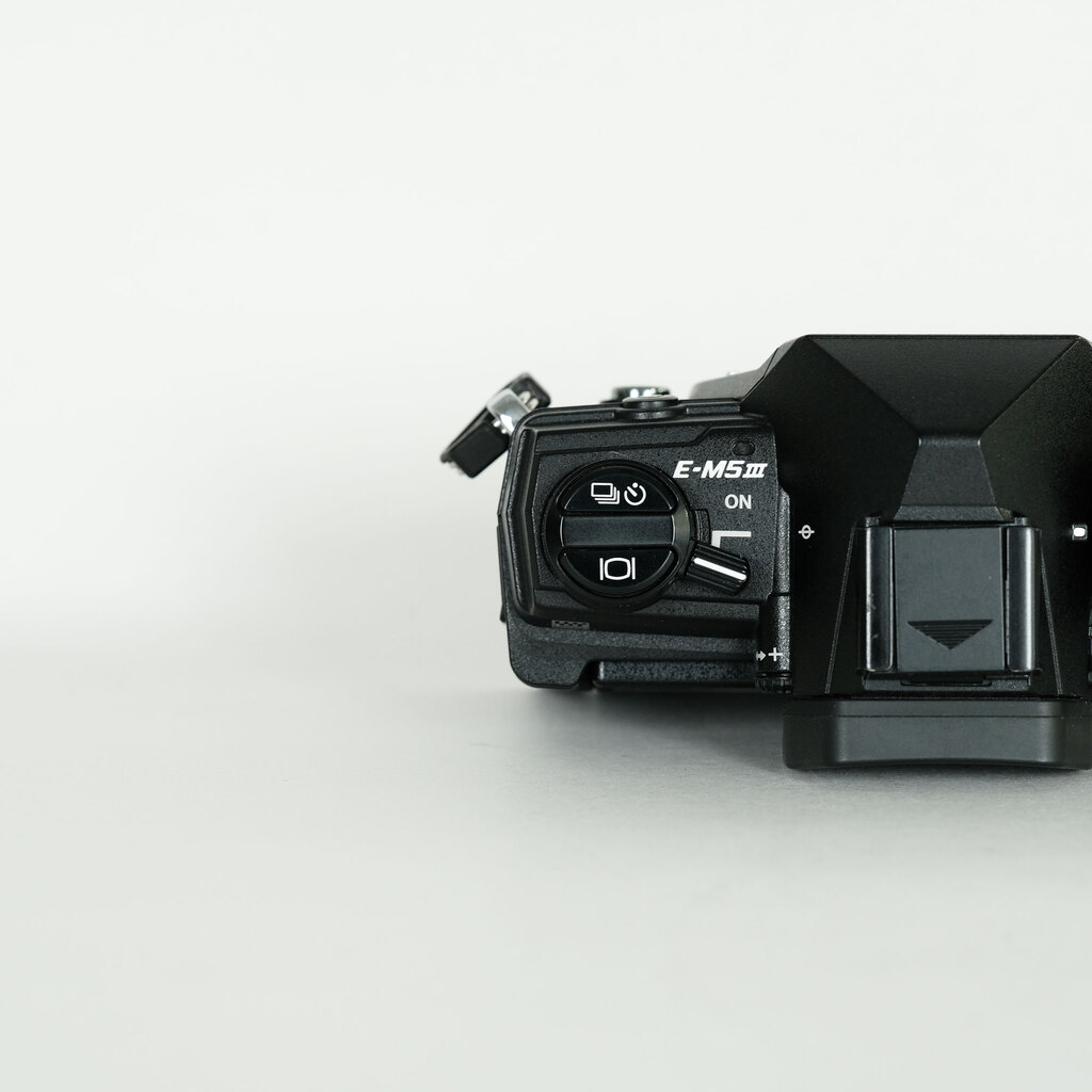 OLYMPUS OM-D E-M5 Mark III