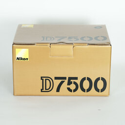 Nikon D7500