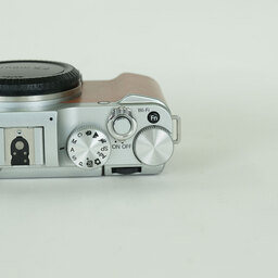 FUJIFILM X-M1 ボディ ブラウン FUJIFILM X-M1 ボディ ブラウン