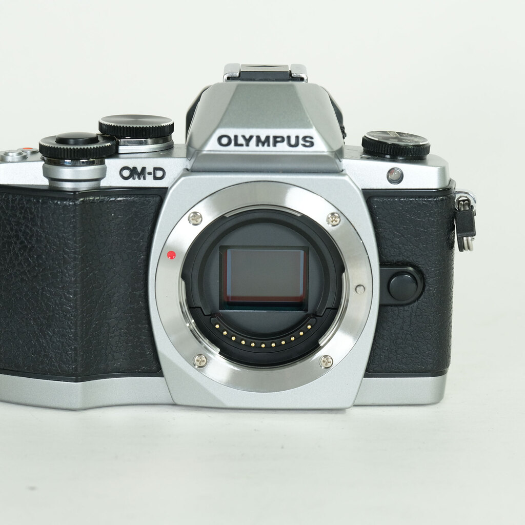 OLYMPUS OM-D E-M10 ボディ シルバー