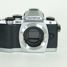 OLYMPUS OM-D E-M10 ボディ シルバー