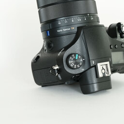 SONY Cyber-shot DSC-RX10M4