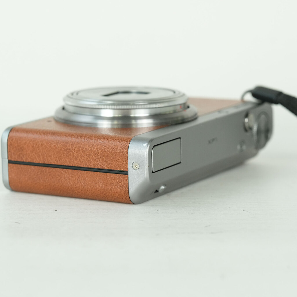 FUJIFILM XF1 ブラウン FUJIFILM XF1 ブラウン