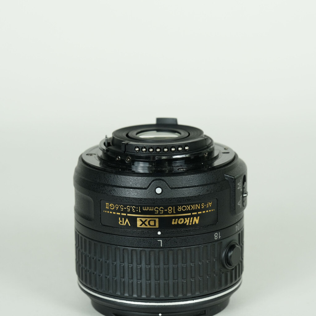 Nikon AF-S DX NIKKOR 18-55mm f3.5-5.6G VR II Nikon AF-S DX NIKKOR 18-55mm f3.5-5.6G VR II