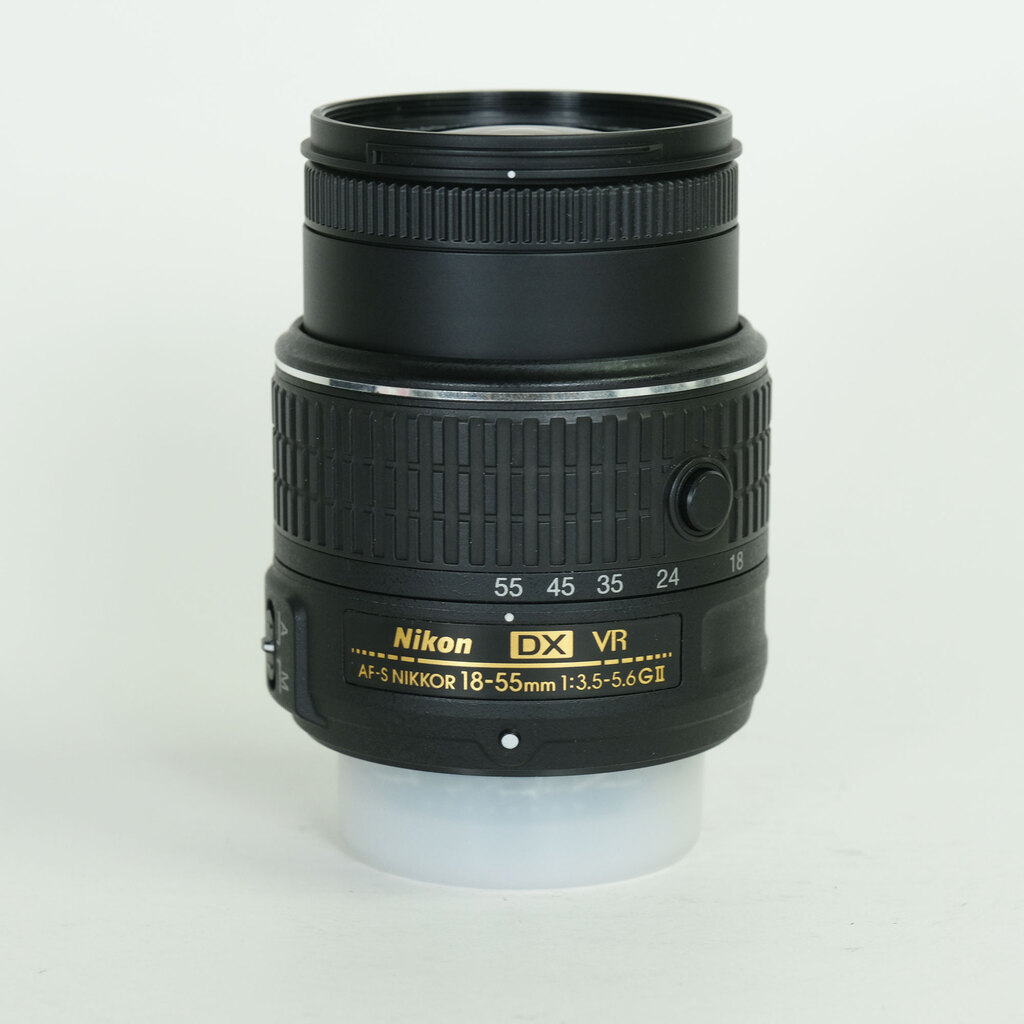 Nikon AF-S DX NIKKOR 18-55mm f3.5-5.6G VR II Nikon AF-S DX NIKKOR 18-55mm f3.5-5.6G VR II