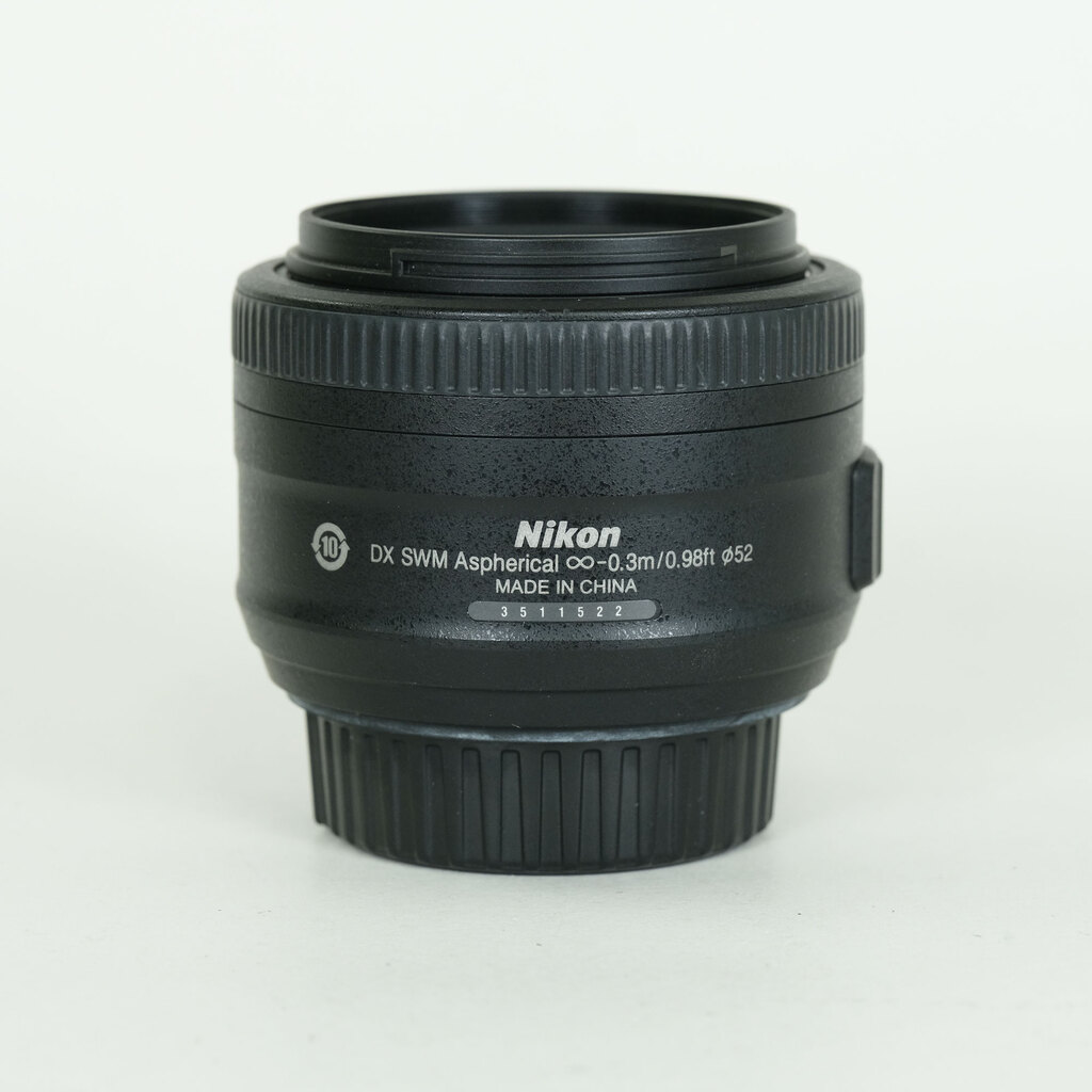 Nikon AF-S DX NIKKOR 35mm f/1.8G Nikon AF-S DX NIKKOR 35mm f/1.8G