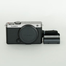 Panasonic LUMIX DC-S9