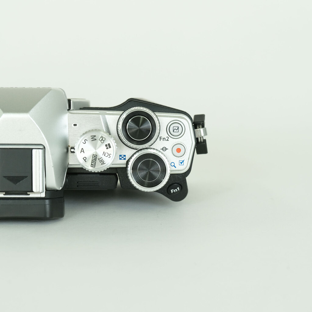 OLYMPUS OM-D E-M10 Mark II