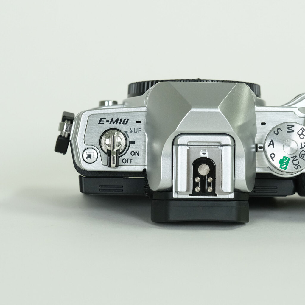 OLYMPUS OM-D E-M10 Mark IV