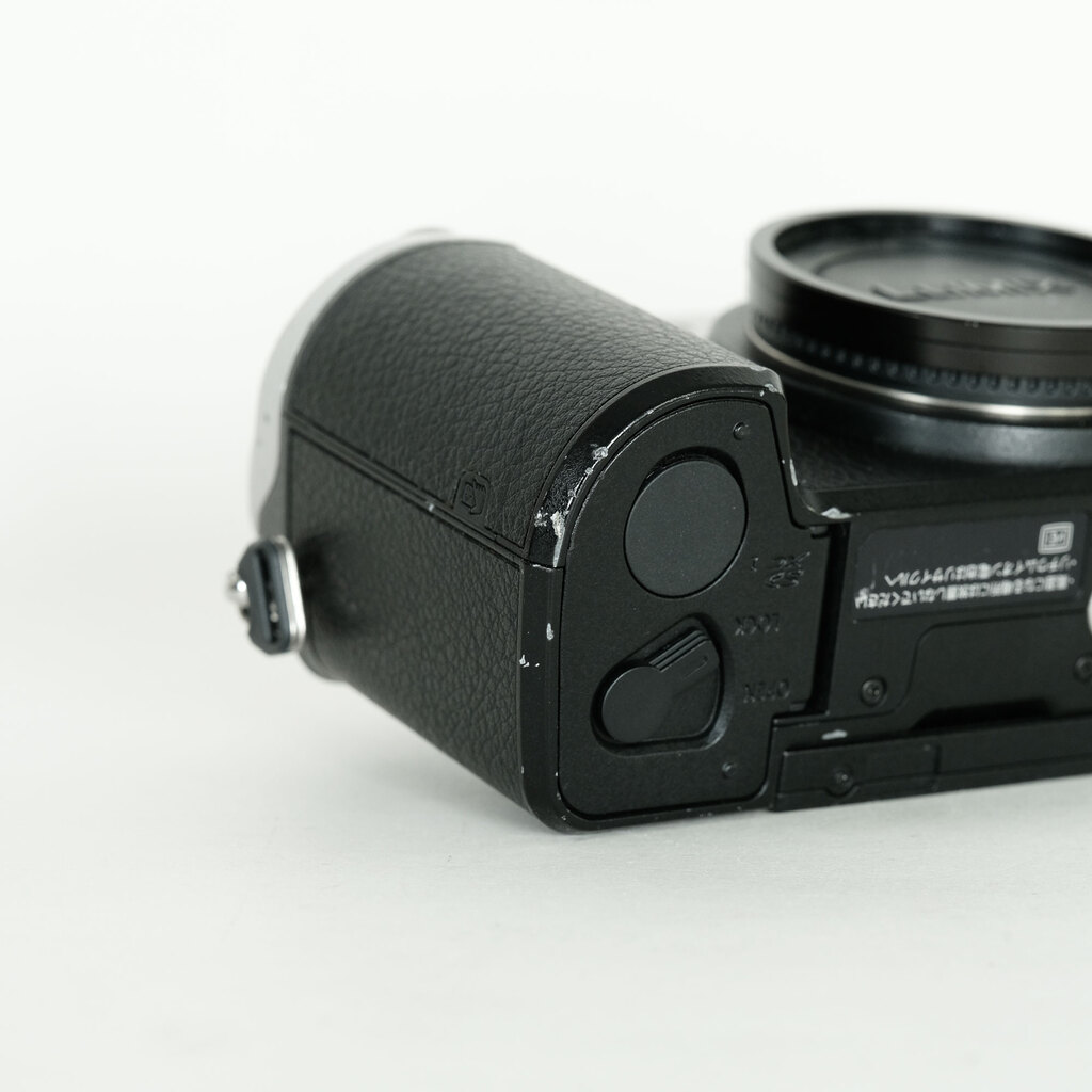 Panasonic LUMIX DMC-GX8 ボディ シルバー