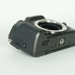 Canon EOS M5