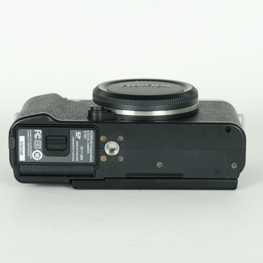 FUJIFILM X-M1 ボディ ブラック