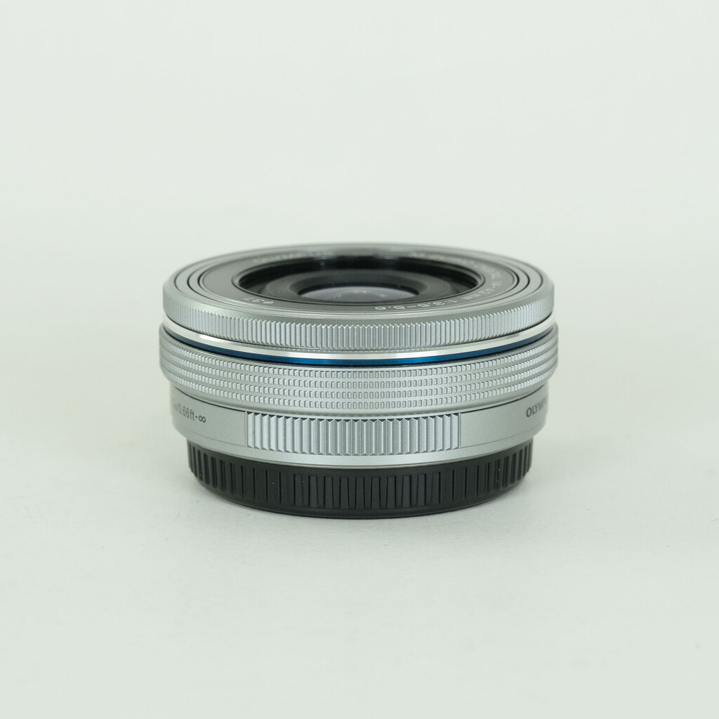 OLYMPUS M.ZUIKO DIGITAL ED 14-42mm F3.5-5.6 EZ シルバー OLYMPUS M.ZUIKO DIGITAL ED 14-42mm F3.5-5.6 EZ シルバー